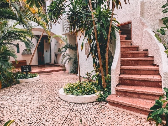 image of house with modern stucco example 18