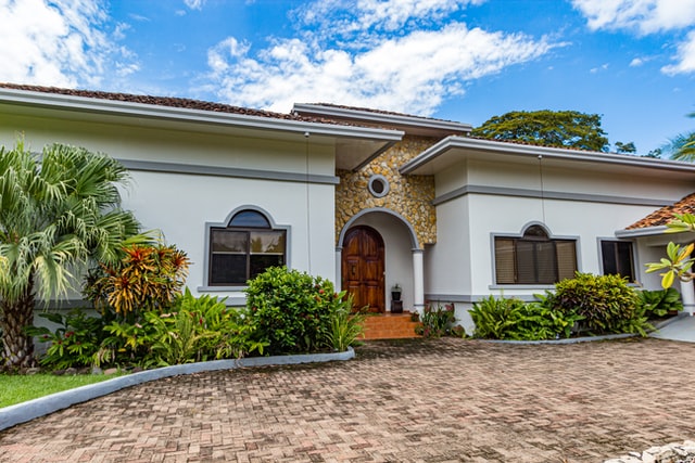 image of house with modern stucco example 31