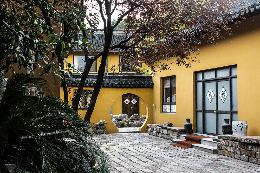 15 Ideas for Yellow Stucco Houses and Buildings 5 Yellow Stucco House example 3